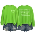 Ensemble sweat vert col rond avec imprimé cœur et short en jean déchiré à plat - Vert Fluorescent / Police Blanche