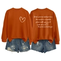 Ensemble sweat-shirt orange à col rond avec imprimé cœur et short en jean bleu - Orange Brûlé / Police Blanche
