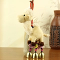 Porte-clés chameau en peluche beige avec grelots et perles colorées pour décoration de sac - Beige
