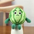 Llavero de peluche de sandía con expresión divertida y detalles de rayas en verde - Estilo Enojado