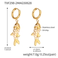 Dettaglio di pendenti a pesce in acciaio placcato oro 18K con scaglie in smalto bianco - Orecchini con Pendente a Forma di Pesce Bianco (TXF298-2)