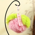 Roze perzik pluche sleutelhanger met zacht imitatiebont en een decoratief label - Roze Perzik (A Roze Perzik)