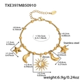 Detalle de los dijes sol y luna en cadena de bolas de acero inoxidable con circón - Pulsera Sol Luna Estrella (TXE397) / Dorado