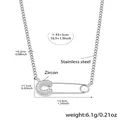 Collana a graffetta in acciaio argento con ciondolo lettera C in pavé di zirconi - Stile Lettera C Argento