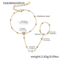 Vue détaillée du bracelet de main en acier plaqué or 18k avec zircon cœur et perle - Cœur Perle (E683) / Or