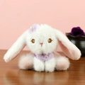 Portachiavi con coniglietto di peluche bianco con bavaglino viola e decorazione floreale - Stile a Orecchie Cadenti / Viola / M