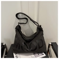 Détail du grand imprimé MOOD noir sur le sac bandoulière en toile durable - Noir