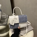 Bolso de mano cuadrado moderno con diseño color-block en cuero blanco y azul denim - Blanco