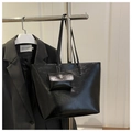 Set borsa tote minimalista in pelle PU nera lucida con piccola pochette coordinata - Nero