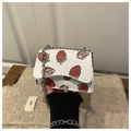 Mini borsa a tracolla bianca con stampa a fragola e catena argentata da donna - Fragola Bianco