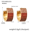Détail de créoles en acier doré avec zircons rouges en dégradé et informations de dimension - Style Zircone Rouge / Grand