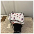 Mini borsa a tracolla bianca con stampe di rossetti colorati e catena in metallo - Labbra Bianco