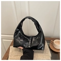 Borsa hobo minimalista in pelle lucida nera con tracolla larga per abbigliamento donna - Nero