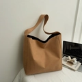 Borsa tote minimalista in tela marrone kaki con tracolla larga per uso quotidiano - Cachi