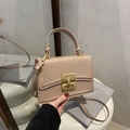 Borsa a tracolla squadrata in pelle beige con chiusura dorata e manico superiore - Con pochette piccola / Cachi