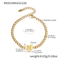 Dettaglio del ciondolo a cuore con lettera N e zirconi su catena placcata oro 18k - Cuore Iniziale (RE021-B) / Bracciale Oro Iniziale B