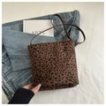 Detailed close-up of the vintage leopard print crossbody bag with slim brown leather strap - No Pendant / Brown