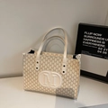 Beige Shopper-Tasche mit braunem M-Monogramm und markantem 3D-Logo auf der Front - Beige