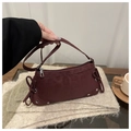Borsa a spalla retrò bordeaux con coulisse a fiocco e dettagli di borchie argento - Rosso