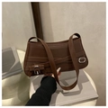 Borsa baguette in pelle opaca testa di moro con fibbie metalliche decorative - Marrone