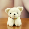 Lindo perro de peluche blanco con collar de cuentas de letras y pelaje suave - Blanco Roto