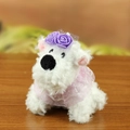 Süßer weißer Westie Plüsch-Anhänger mit lila Rosen und rosa Spitzenkragen-Detail - Lila Blume