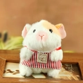 Plüsch Meerschweinchen Schlüsselanhänger in Weiß-Orange mit gestreifter Schürze - Rot / Etwa 11cm