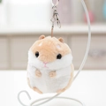 Süßer Hamster-Plüsch-Anhänger in Braun und Weiß mit silbernem Haken am weißen Ständer - Braun / 10cm