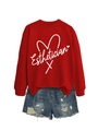 Détail du sweat rouge esthetician avec lettrage blanc et short en jean bleu délavé - S / Rouge (Police Blanche)