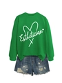 Mise à plat d'un sweat vert esthetician et d'un short en jean bleu avec déchirures - S / Vert Herbe (Police Blanche)