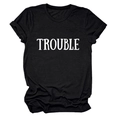 Dettaglio di una t-shirt nera in cotone con stampa a lettere TROUBLE bianche sul petto - Taglia S / Top / Nero (Carattere Bianco)