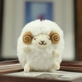 Simpatico portachiavi a forma di pecora di peluche bianca con morbida trama soffice - Bianco latte / 10cm