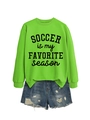 Detail von neongrünem Fußball-Sweatshirt mit Spruch und Distressed-Denim-Shorts-Set - Leuchtgrünes Sweatshirt (Schwarze Schrift) / S