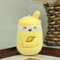 Portachiavi in peluche giallo a forma di bubble tea con ricamo mango e Sweet Love - Piccolo / Mango