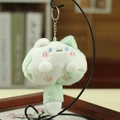 Mini pluchen kat sleutelhanger in wit en muntgroen met borduursel en zilveren ring - Groen en Wit