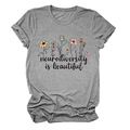 Detailopname van grijs t-shirt met bloemenprint 'neurodiversity is beautiful' - S / Donkergrijs (Zwarte Tekst)