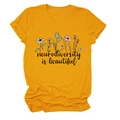 Detail van gembergeel t-shirt met bloemmotief en tekst 'neurodiversity is beautiful' - S / Mosterdgeel (Zwarte Tekst)