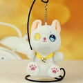 Llavero de gato de peluche blanco con ojos de diferentes colores y cascabel pequeño - Blanco / 14cm