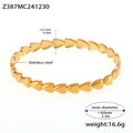 Vista dettagliata di un bracciale a cuore in acciaio dorato con dimensioni e peso - Oro
