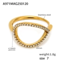 Dettaglio anello in acciaio inossidabile dorato con design ovale e pietre zirconi - US 7 / Oro Zirconia Bianca