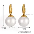 Détail montrant la hauteur de 31mm et la perle de 15mm sur boucles dorées en acier - Boucles d'Oreilles en Perles Dorées (F1449-Boucles d'Oreilles Créoles Perles Dorées)