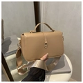 Borsa a spalla in pelle kaki con fibbia dorata e ampia tracolla in tessuto chic - Cachi