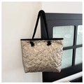 Borsa tote trapuntata a stella color oro champagne con manici in corda nera - Oro