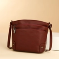 Borsa a secchiello vintage bordeaux multistrato con tasche a zip e borchie metalliche - Borgogna