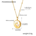 Detalle del collar de acero inoxidable bañado en oro 18K con colgante cisne de nácar - 40cm+5cm / Dorado