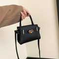 Bolso de mano negro de piel con textura litchi, cierre dorado giratorio y bandolera - Negro