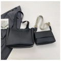 Dettaglio del set borsa tote e tracolla in ecopelle nera con cinturino boho - Nero