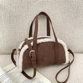 Borsa a bauletto retrò in pelle scamosciata marrone con finiture in peluche bianco - Marrone