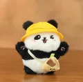 Panda pluche sleutelhanger met gele zonnehoed en zongzi tasje op houten achtergrond - 10-15CM / Gele Hoed Panda
