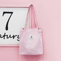 Roze corduroy draagtas voor dames met minimalistisch ontwerp en wit patch-detail - Roze